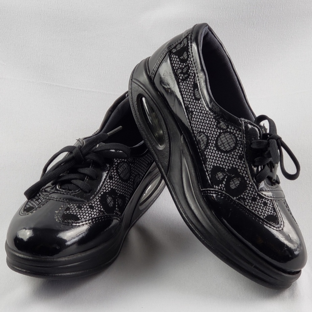 Larento Massai Women's Walking Shoes.